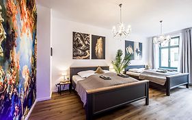 Große 3 Schlafzimmer Unterkunft mit Küche, Bad, Waschmaschine&Balkon am Zoo